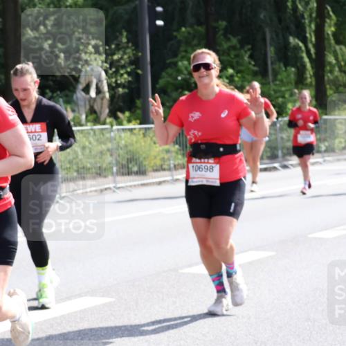 08.06.2024 - REWE Women's Run Strokosch-Dieckow http://msf.ph/oto/6258627 09.06.2024 09:56:42 Laufen 502, 10698 meine-sportfotos.de