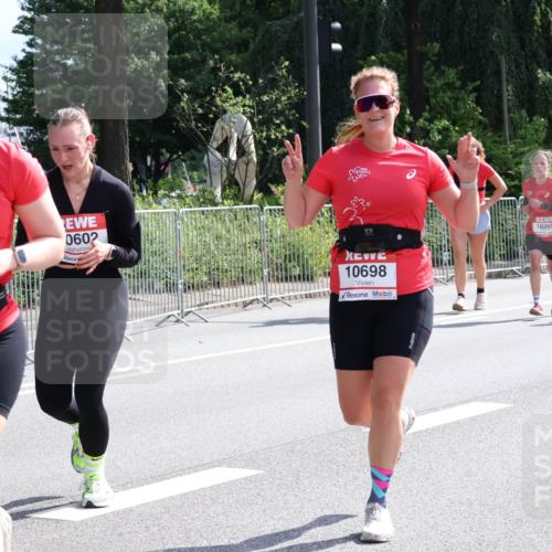 08.06.2024 - REWE Women's Run Strokosch-Dieckow http://msf.ph/oto/6258628 09.06.2024 09:56:42 Laufen 1079, 0602, 10698, 10269 meine-sportfotos.de