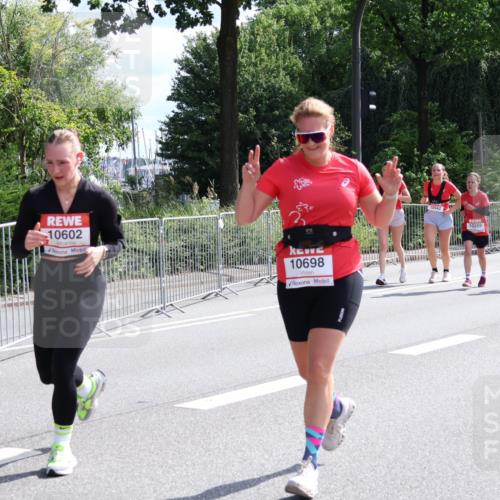 08.06.2024 - REWE Women's Run Strokosch-Dieckow http://msf.ph/oto/6258634 09.06.2024 09:56:43 Laufen 10602, 10698, 10269, 1047 meine-sportfotos.de