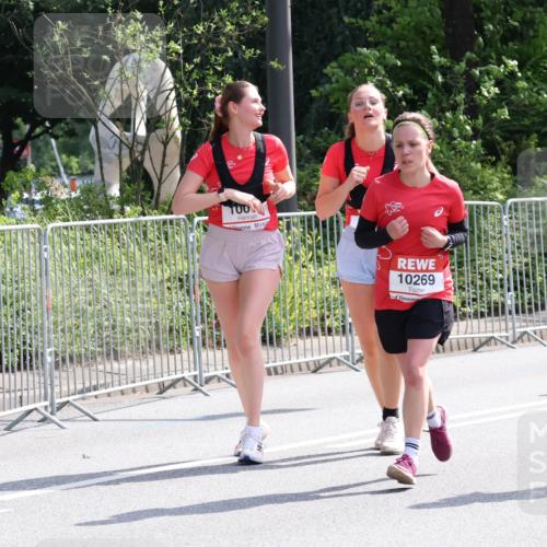 08.06.2024 - REWE Women's Run Strokosch-Dieckow http://msf.ph/oto/6258637 09.06.2024 09:56:44 Laufen 700, 10269 meine-sportfotos.de