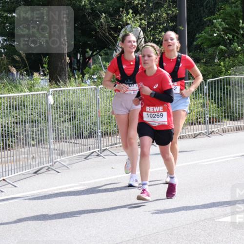 08.06.2024 - REWE Women's Run Strokosch-Dieckow http://msf.ph/oto/6258643 09.06.2024 09:56:45 Laufen 1071, 2, 10269, 1047 meine-sportfotos.de