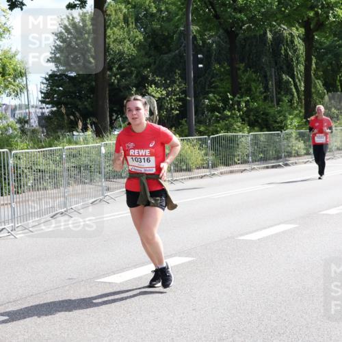 08.06.2024 - REWE Women's Run Strokosch-Dieckow http://msf.ph/oto/6258817 09.06.2024 09:57:24 Laufen 10316, 10264 meine-sportfotos.de