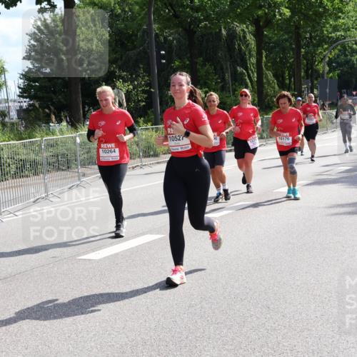 08.06.2024 - REWE Women's Run Strokosch-Dieckow http://msf.ph/oto/6258825 09.06.2024 09:57:28 Laufen 10264, 10527, 1076, 10176 meine-sportfotos.de