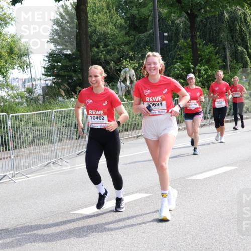 08.06.2024 - REWE Women's Run Strokosch-Dieckow http://msf.ph/oto/6258891 09.06.2024 09:57:46 Laufen 10462, 0634, 0440, 10287, 10432 meine-sportfotos.de