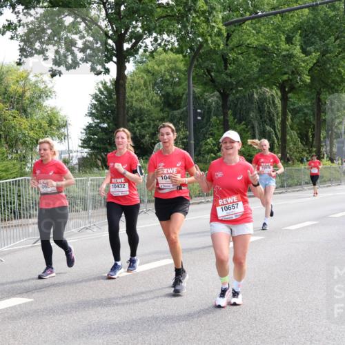 08.06.2024 - REWE Women's Run Strokosch-Dieckow http://msf.ph/oto/6258914 09.06.2024 09:57:51 Laufen 06, 104, 10432, 10657, 10076 meine-sportfotos.de