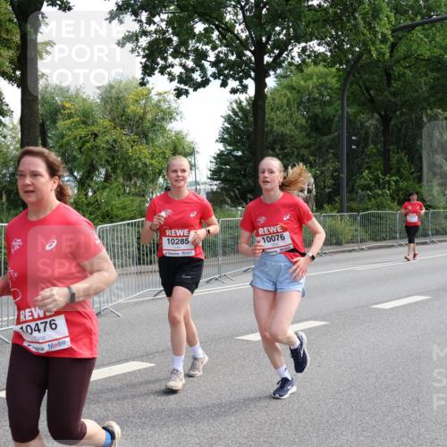 08.06.2024 - REWE Women's Run Strokosch-Dieckow http://msf.ph/oto/6258926 09.06.2024 09:57:54 Laufen 10476, 10285, 10076 meine-sportfotos.de