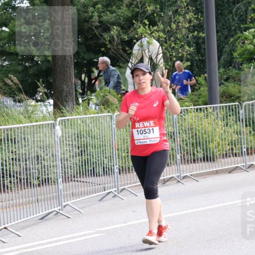 08.06.2024 - REWE Women's Run Strokosch-Dieckow http://msf.ph/oto/6258932 09.06.2024 09:57:57 Laufen 10531 meine-sportfotos.de
