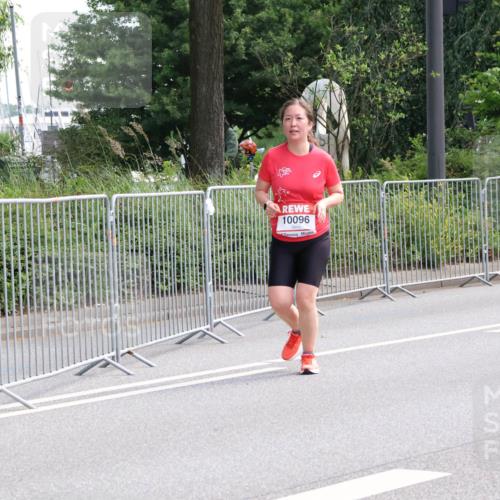 08.06.2024 - REWE Women's Run Strokosch-Dieckow http://msf.ph/oto/6258943 09.06.2024 09:58:03 Laufen 10096 meine-sportfotos.de