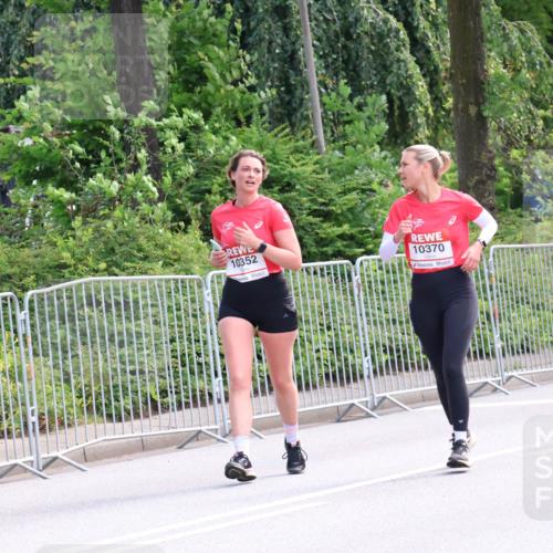 08.06.2024 - REWE Women's Run Strokosch-Dieckow http://msf.ph/oto/6258946 09.06.2024 09:58:05 Laufen 10352, 10370 meine-sportfotos.de
