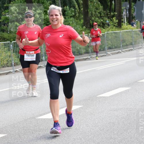08.06.2024 - REWE Women's Run Strokosch-Dieckow http://msf.ph/oto/6258964 09.06.2024 09:58:16 Laufen 10786 meine-sportfotos.de