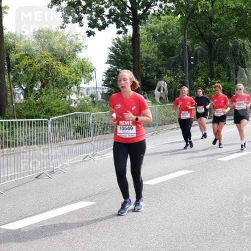 08.06.2024 - REWE Women's Run Strokosch-Dieckow http://msf.ph/oto/6259037 09.06.2024 09:58:38 Laufen 10549, 10481, 10179, 10490, 10412, 10138 meine-sportfotos.de