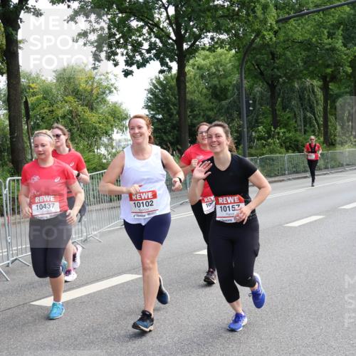 08.06.2024 - REWE Women's Run Strokosch-Dieckow http://msf.ph/oto/6259078 09.06.2024 09:58:48 Laufen 10007, 10437, 10102, 10, 10157 meine-sportfotos.de
