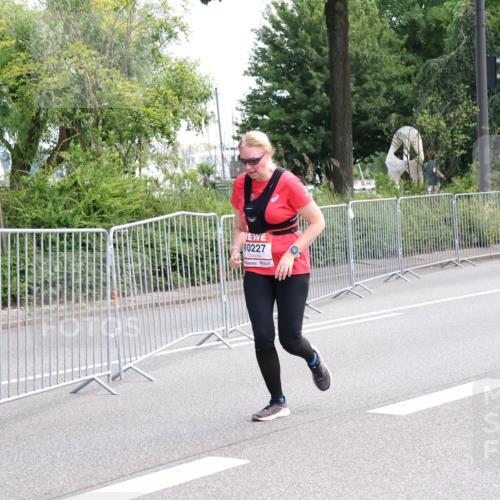 08.06.2024 - REWE Women's Run Strokosch-Dieckow http://msf.ph/oto/6259088 09.06.2024 09:58:54 Laufen 10227 meine-sportfotos.de