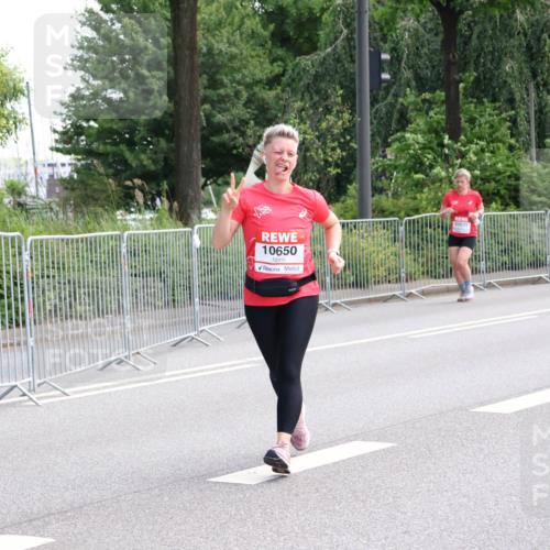 08.06.2024 - REWE Women's Run Strokosch-Dieckow http://msf.ph/oto/6259133 09.06.2024 09:59:18 Laufen 10650 meine-sportfotos.de