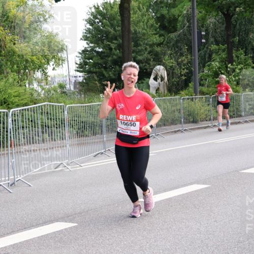 08.06.2024 - REWE Women's Run Strokosch-Dieckow http://msf.ph/oto/6259137 09.06.2024 09:59:19 Laufen 10650 meine-sportfotos.de