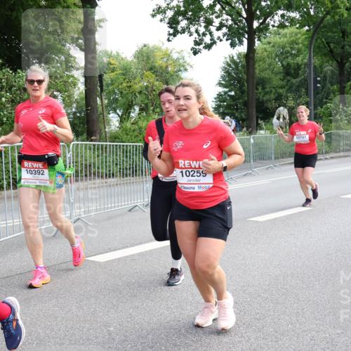 08.06.2024 - REWE Women's Run Strokosch-Dieckow http://msf.ph/oto/6259182 09.06.2024 09:59:33 Laufen 59, 10392, 10259, 10701 meine-sportfotos.de