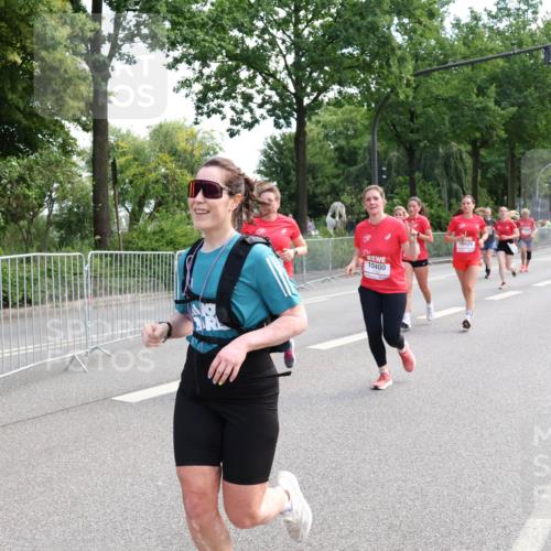 08.06.2024 - REWE Women's Run Strokosch-Dieckow http://msf.ph/oto/6259211 09.06.2024 09:59:44 Laufen 10400, 10425 meine-sportfotos.de