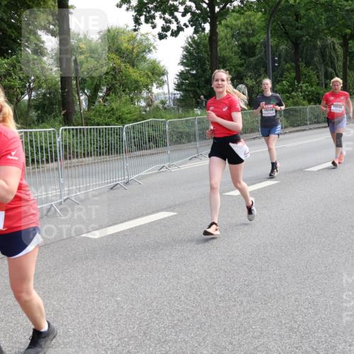 08.06.2024 - REWE Women's Run Strokosch-Dieckow http://msf.ph/oto/6259231 09.06.2024 09:59:48 Laufen 10702, 10168, 10540 meine-sportfotos.de