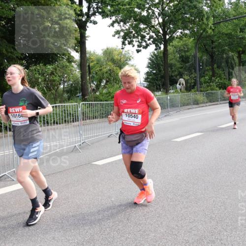 08.06.2024 - REWE Women's Run Strokosch-Dieckow http://msf.ph/oto/6259250 09.06.2024 09:59:50 Laufen 1016, 10540, 10677 meine-sportfotos.de