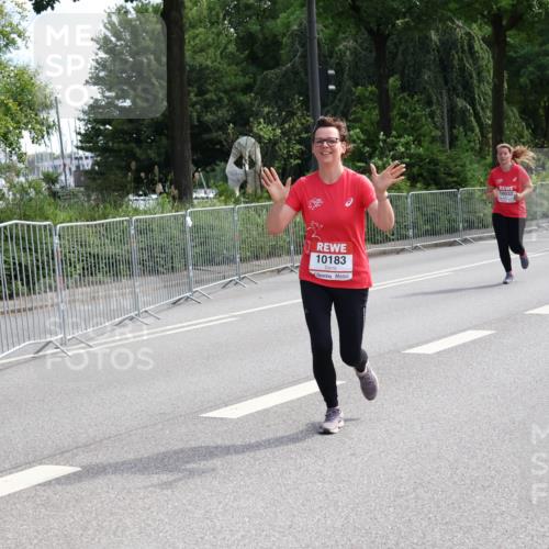 08.06.2024 - REWE Women's Run Strokosch-Dieckow http://msf.ph/oto/6259272 09.06.2024 09:59:59 Laufen 10183, 10032 meine-sportfotos.de
