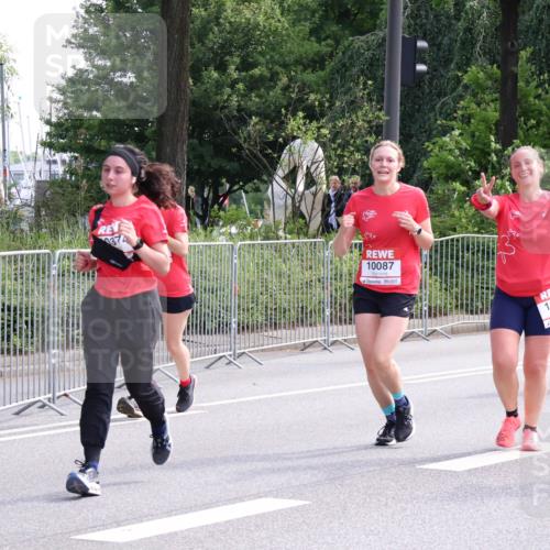 08.06.2024 - REWE Women's Run Strokosch-Dieckow http://msf.ph/oto/6259845 09.06.2024 10:00:13 Laufen 374, 10087, 10118, 10197 meine-sportfotos.de