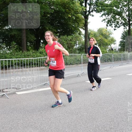 08.06.2024 - REWE Women's Run Strokosch-Dieckow http://msf.ph/oto/6259867 09.06.2024 10:00:22 Laufen 864, 10178 meine-sportfotos.de
