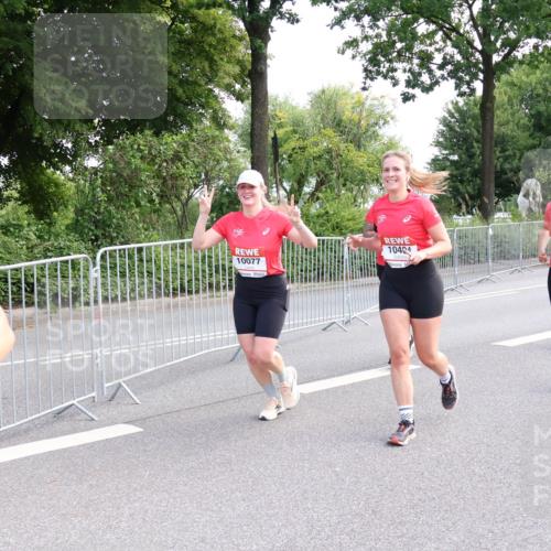 08.06.2024 - REWE Women's Run Strokosch-Dieckow http://msf.ph/oto/6259896 09.06.2024 10:00:39 Laufen 10338, 10404, 10077 meine-sportfotos.de