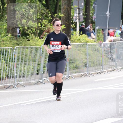 08.06.2024 - REWE Women's Run Strokosch-Dieckow http://msf.ph/oto/6259921 09.06.2024 10:00:49 Laufen 10433 meine-sportfotos.de