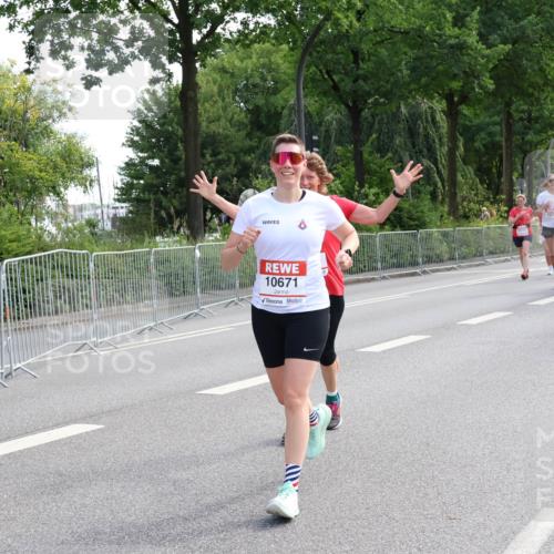 08.06.2024 - REWE Women's Run Strokosch-Dieckow http://msf.ph/oto/6259947 09.06.2024 10:01:01 Laufen 10671 meine-sportfotos.de
