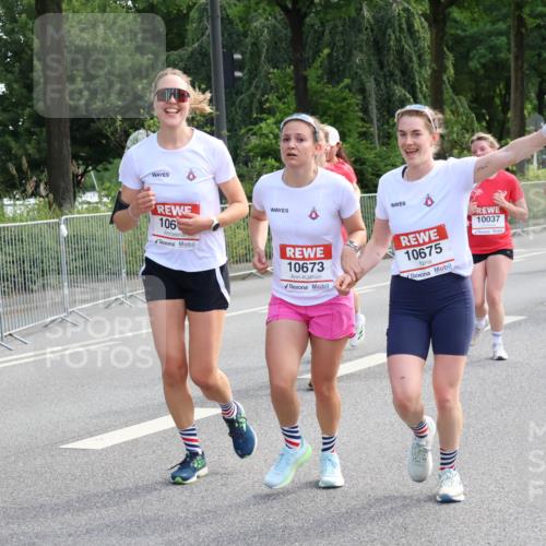 08.06.2024 - REWE Women's Run Strokosch-Dieckow http://msf.ph/oto/6259963 09.06.2024 10:01:06 Laufen 106, 10673, 10675, 1, 10037, 10742, 10159 meine-sportfotos.de