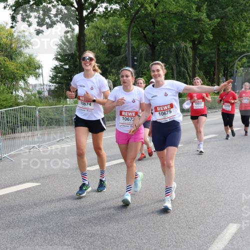 08.06.2024 - REWE Women's Run Strokosch-Dieckow http://msf.ph/oto/6259966 09.06.2024 10:01:06 Laufen 10674, 10673, 10675, 074, 10037, 10159 meine-sportfotos.de