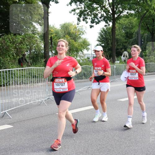 08.06.2024 - REWE Women's Run Strokosch-Dieckow http://msf.ph/oto/6259976 09.06.2024 10:01:09 Laufen 10707, 10, 10037, 10159 meine-sportfotos.de