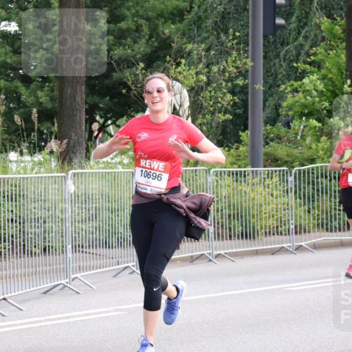 08.06.2024 - REWE Women's Run Strokosch-Dieckow http://msf.ph/oto/6260009 09.06.2024 10:01:19 Laufen 10696, 1057, 10262 meine-sportfotos.de