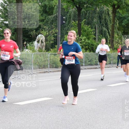 08.06.2024 - REWE Women's Run Strokosch-Dieckow http://msf.ph/oto/6260011 09.06.2024 10:01:20 Laufen 10696, 10262, 10180, 10202, 356 meine-sportfotos.de