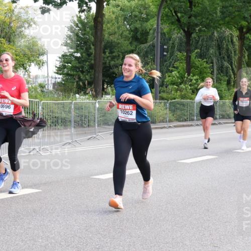 08.06.2024 - REWE Women's Run Strokosch-Dieckow http://msf.ph/oto/6260015 09.06.2024 10:01:21 Laufen 10696, 10262, 0180, 10202, 10356 meine-sportfotos.de