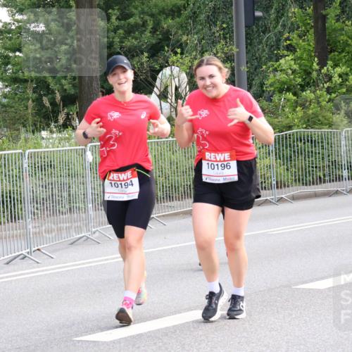 08.06.2024 - REWE Women's Run Strokosch-Dieckow http://msf.ph/oto/6260073 09.06.2024 10:01:46 Laufen 10194, 10196 meine-sportfotos.de