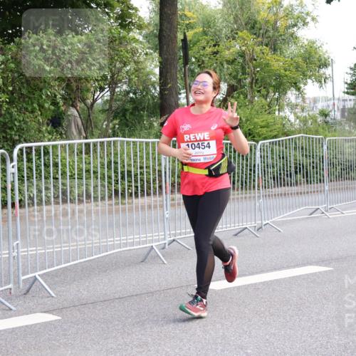 08.06.2024 - REWE Women's Run Strokosch-Dieckow http://msf.ph/oto/6260089 09.06.2024 10:01:49 Laufen 10454 meine-sportfotos.de