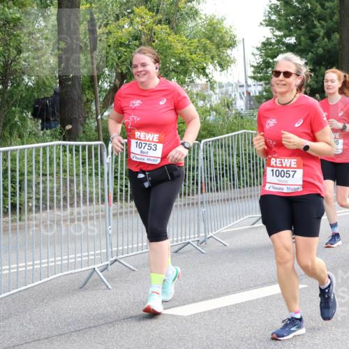 08.06.2024 - REWE Women's Run Strokosch-Dieckow http://msf.ph/oto/6260306 09.06.2024 10:03:18 Laufen 10753, 10057, 55, 15, 0353 meine-sportfotos.de