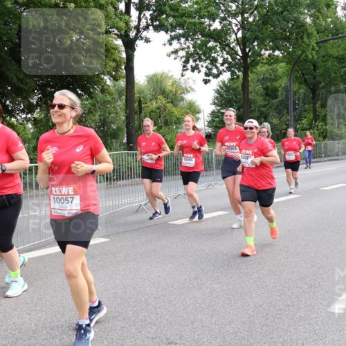 08.06.2024 - REWE Women's Run Strokosch-Dieckow http://msf.ph/oto/6260321 09.06.2024 10:03:20 Laufen 10753, 10057, 10395, 10353, 1038, 10453 meine-sportfotos.de