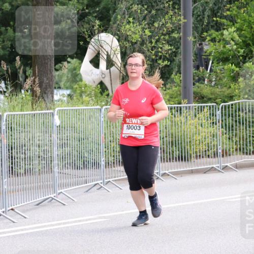 08.06.2024 - REWE Women's Run Strokosch-Dieckow http://msf.ph/oto/6260384 09.06.2024 10:03:44 Laufen 248, 10003 meine-sportfotos.de