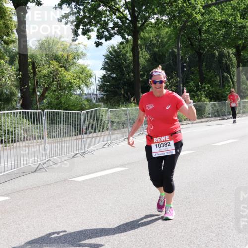 08.06.2024 - REWE Women's Run Strokosch-Dieckow http://msf.ph/oto/6260414 09.06.2024 10:03:58 Laufen 10382 meine-sportfotos.de
