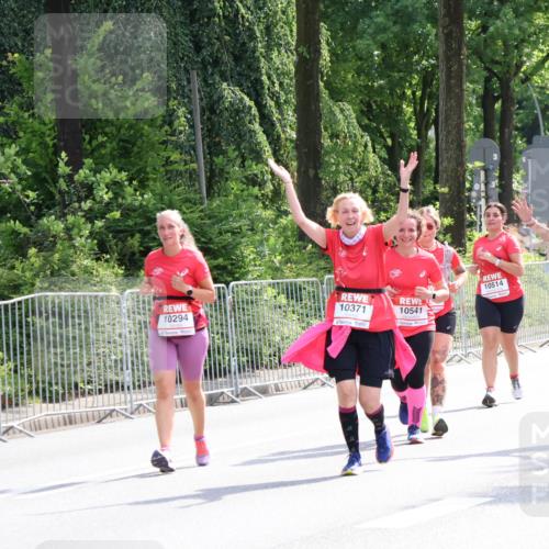 08.06.2024 - REWE Women's Run Strokosch-Dieckow http://msf.ph/oto/6260453 09.06.2024 10:04:15 Laufen 10501, 10294, 10514, 10371, 10541, 10569 meine-sportfotos.de
