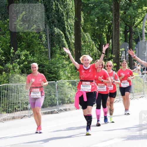 08.06.2024 - REWE Women's Run Strokosch-Dieckow http://msf.ph/oto/6260456 09.06.2024 10:04:15 Laufen 10294, 10371, 10541, 435, 10514, 10569 meine-sportfotos.de