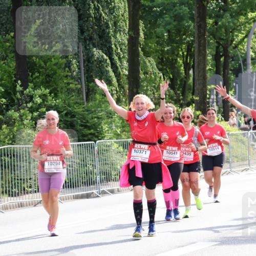 08.06.2024 - REWE Women's Run Strokosch-Dieckow http://msf.ph/oto/6260460 09.06.2024 10:04:15 Laufen 10294, 10371, 10541, 435, 10514, 10569 meine-sportfotos.de