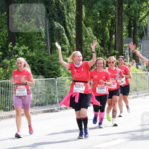 08.06.2024 - REWE Women's Run Strokosch-Dieckow http://msf.ph/oto/6260462 09.06.2024 10:04:15 Laufen 10294, 135, 10371, 10541, 0501, 10569 meine-sportfotos.de
