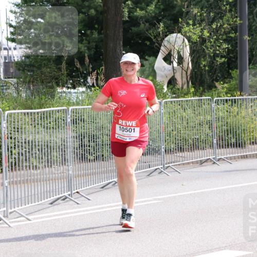 08.06.2024 - REWE Women's Run Strokosch-Dieckow http://msf.ph/oto/6260507 09.06.2024 10:04:26 Laufen 10501 meine-sportfotos.de