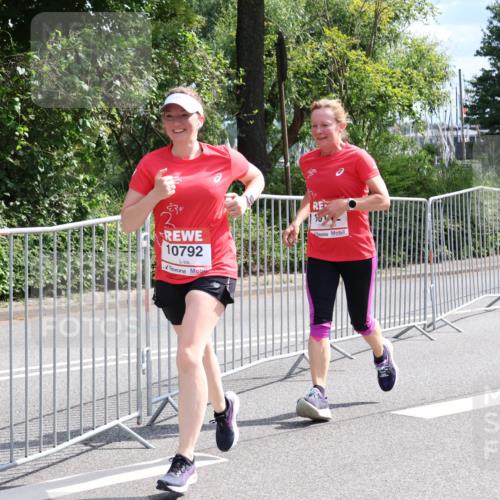 08.06.2024 - REWE Women's Run Strokosch-Dieckow http://msf.ph/oto/6260597 09.06.2024 10:04:58 Laufen 10792 meine-sportfotos.de