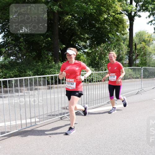08.06.2024 - REWE Women's Run Strokosch-Dieckow http://msf.ph/oto/6260601 09.06.2024 10:04:59 Laufen 10792, 10142 meine-sportfotos.de