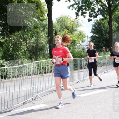 08.06.2024 - REWE Women's Run Strokosch-Dieckow http://msf.ph/oto/6260610 09.06.2024 10:05:01 Laufen 100, 10767, 10372 meine-sportfotos.de