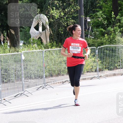 08.06.2024 - REWE Women's Run Strokosch-Dieckow http://msf.ph/oto/6260630 09.06.2024 10:05:06 Laufen 10225 meine-sportfotos.de